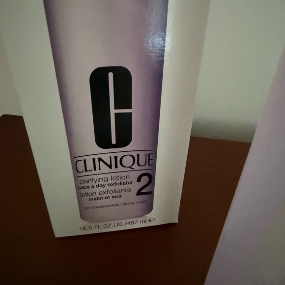 New..
Clinique Clarifying Lotion with Light Purple Bottle - Picture 4 of 6
